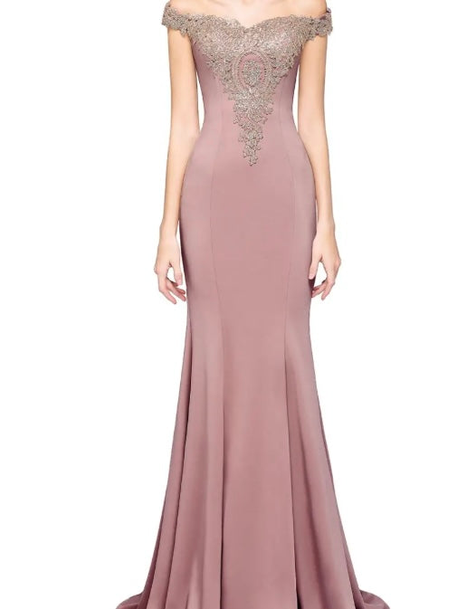 Short-sleeve delicate laced designed party gown perfect for any formal event