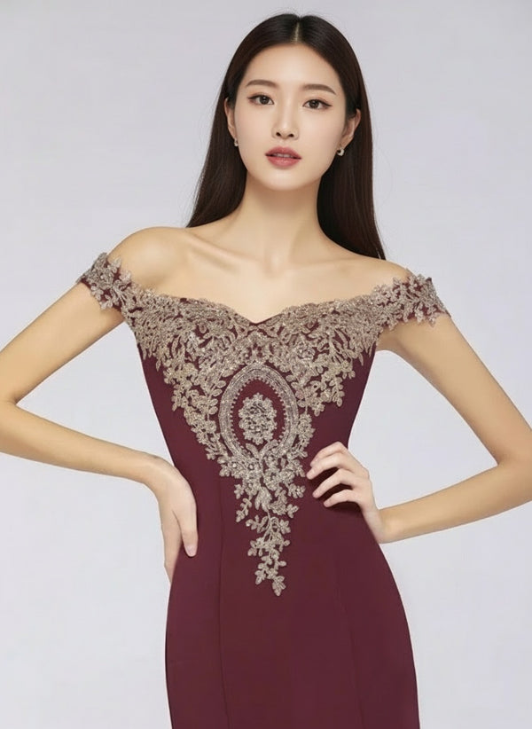 Short-sleeve delicate laced designed party gown perfect for any formal event