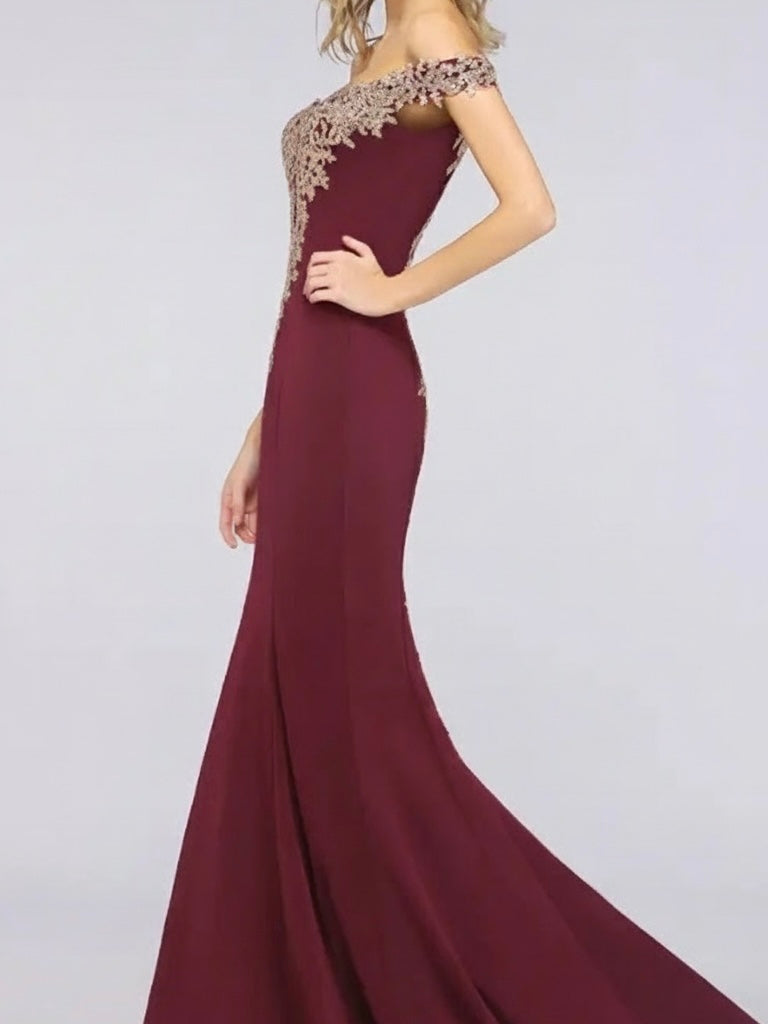 Short-sleeve delicate laced designed party gown perfect for any formal event